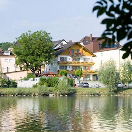 Landgasthof Moser & Restaurant Bootshaus Windorf  Exterior photo